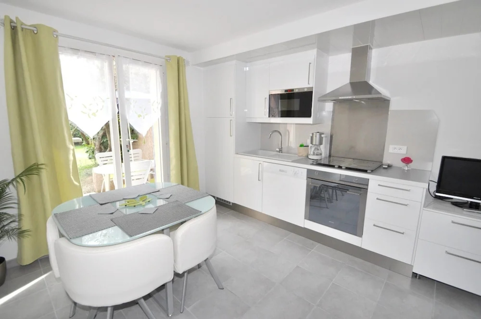 House With one Bedroom in Lauris, With Pool Access, Enclosed Garden an