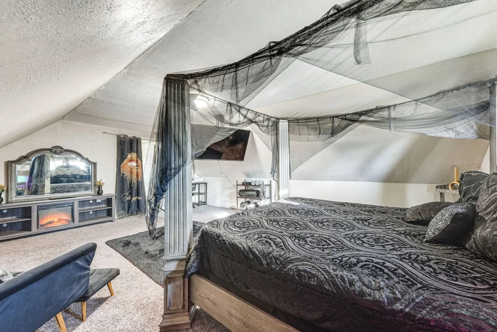 Milwaukee Vacation Rental ~ 7 Mi to Lake Michigan