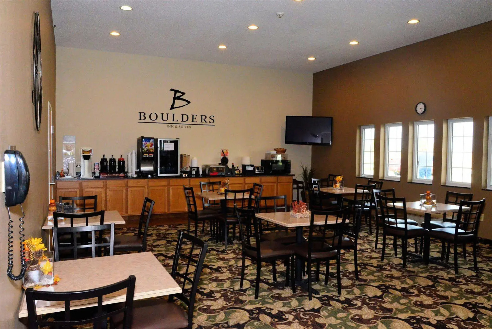 Cobblestone Inn and Suites - Lake View