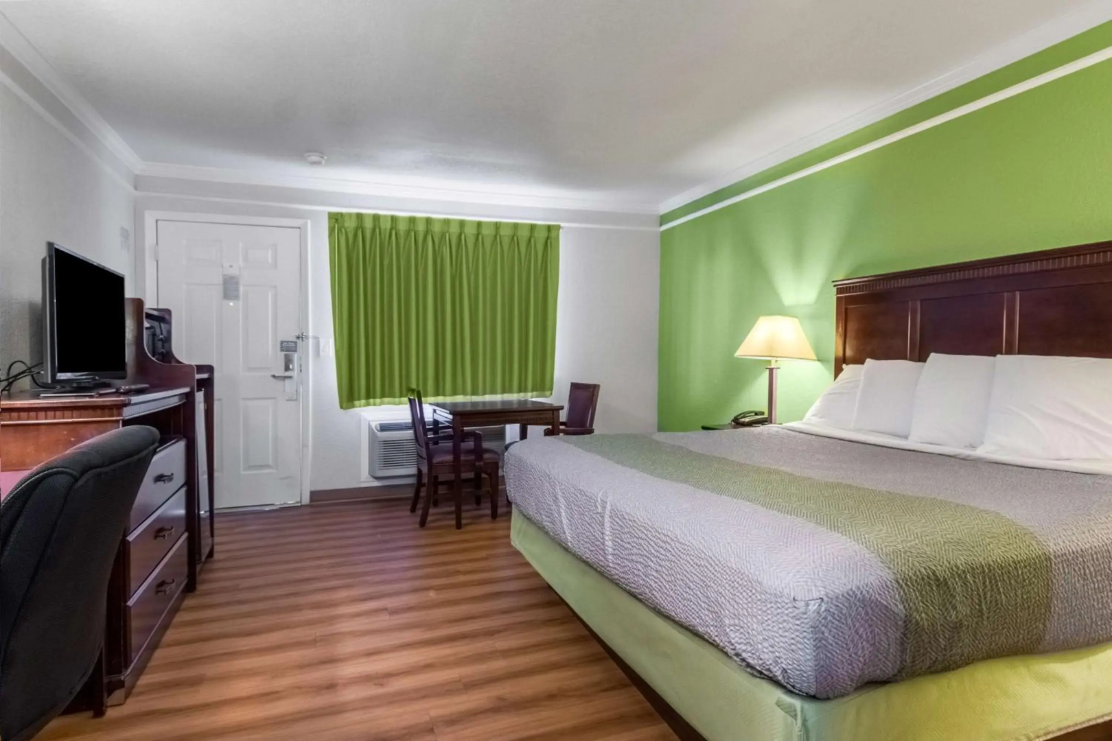 Motel 6 Kingsburg, CA