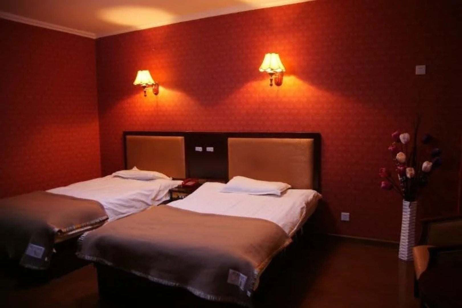 Linzhi Yujiangnan Hotel