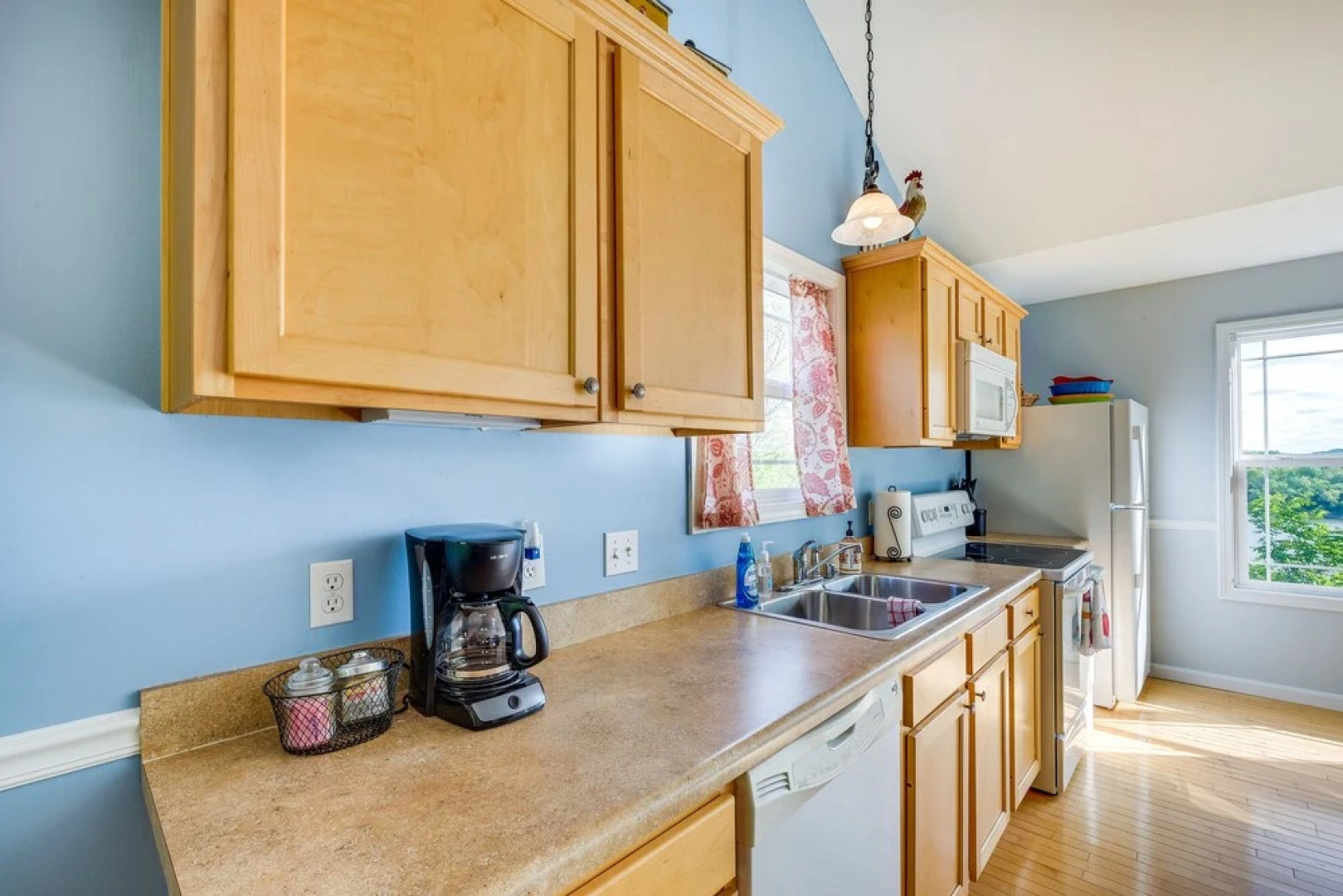 Cozy Cottage in Taylorsville: Hot Tub & Lake Views