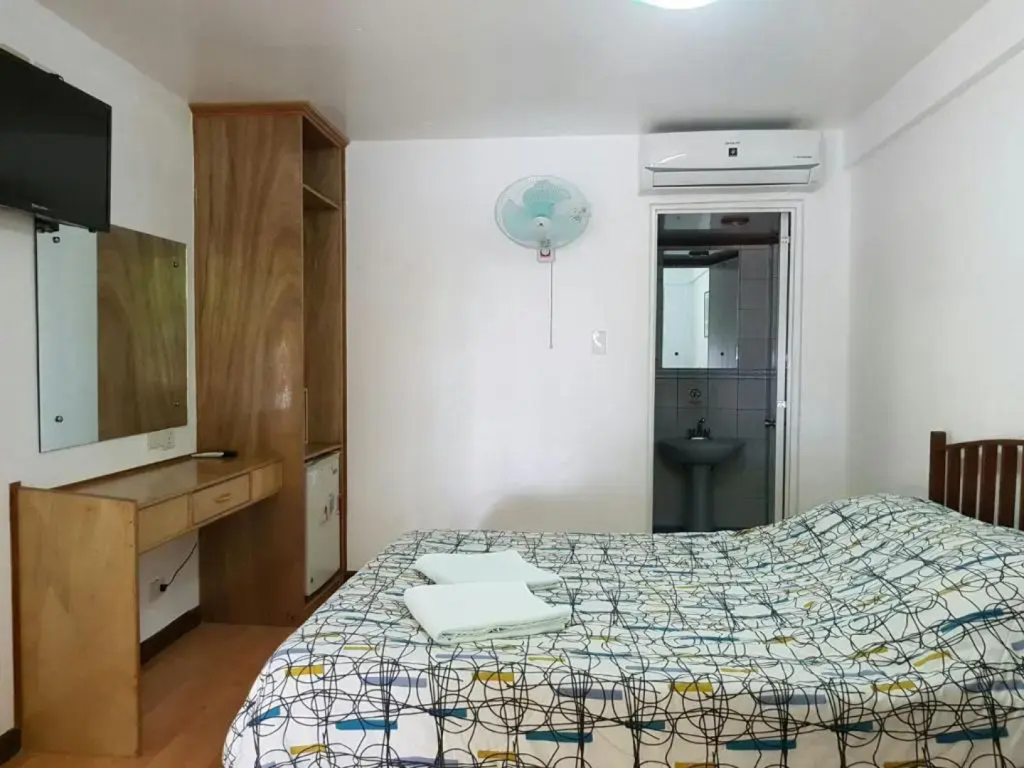 La Laguna Beach Club & Dive Center