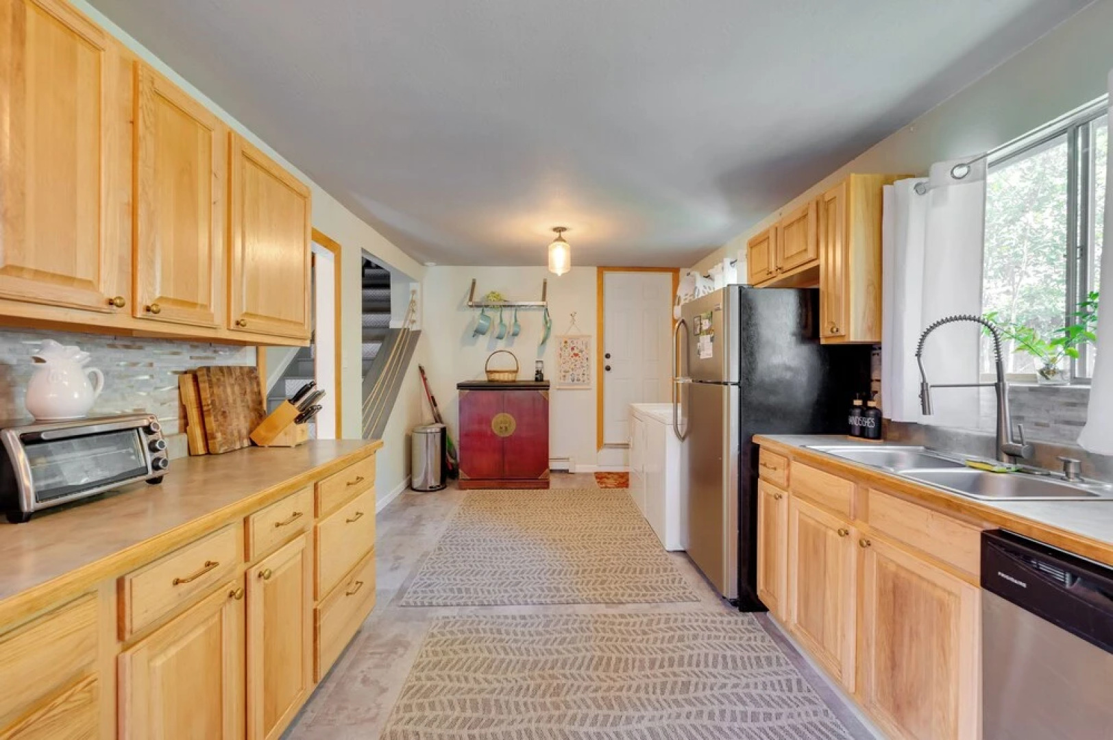 Stunning Golden Home w/ Deck ~ 35 Mi to Denver!