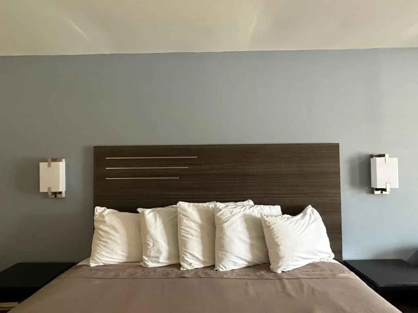 Express Inn & Suites