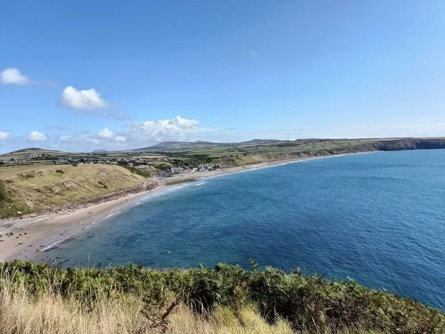 Homely, 4-bed House Close to Stunning Beach