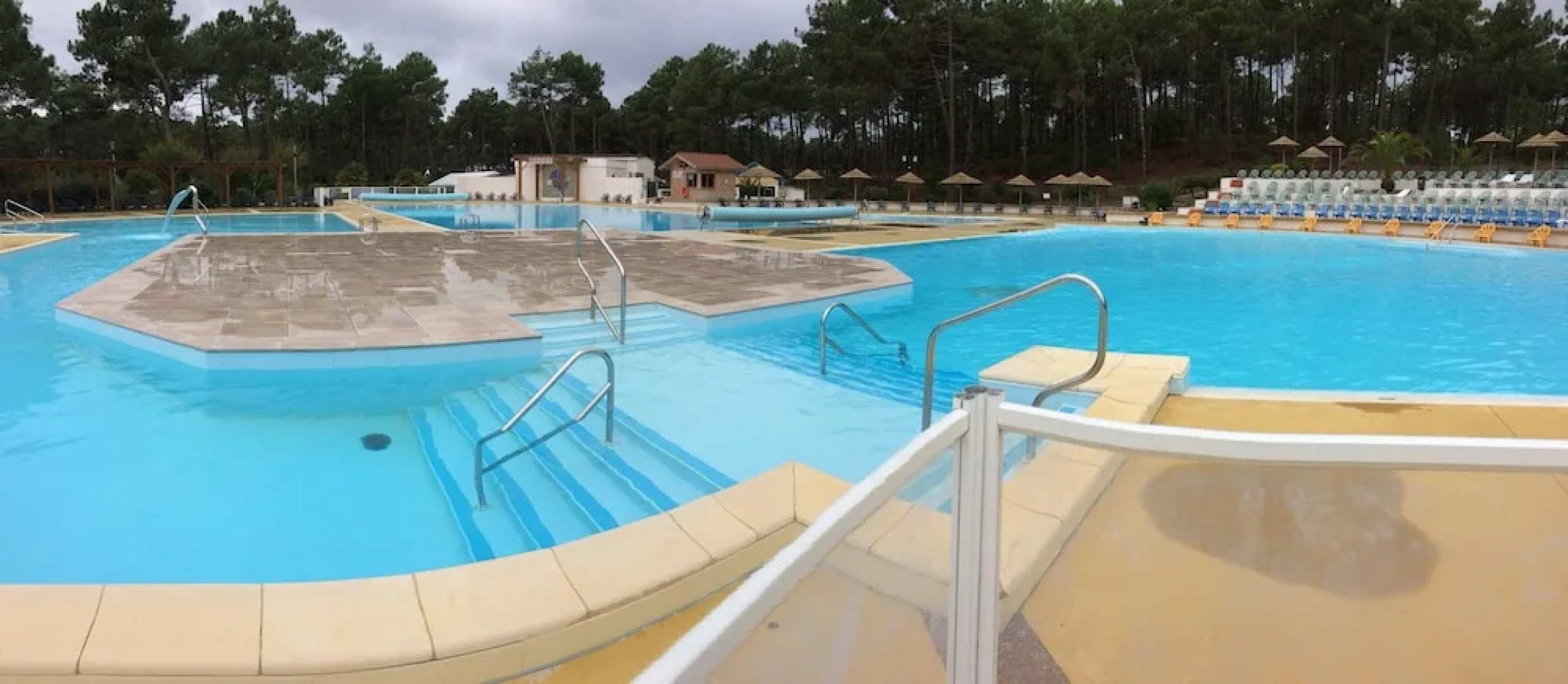 Chalet Orange Naturiste la Jenny