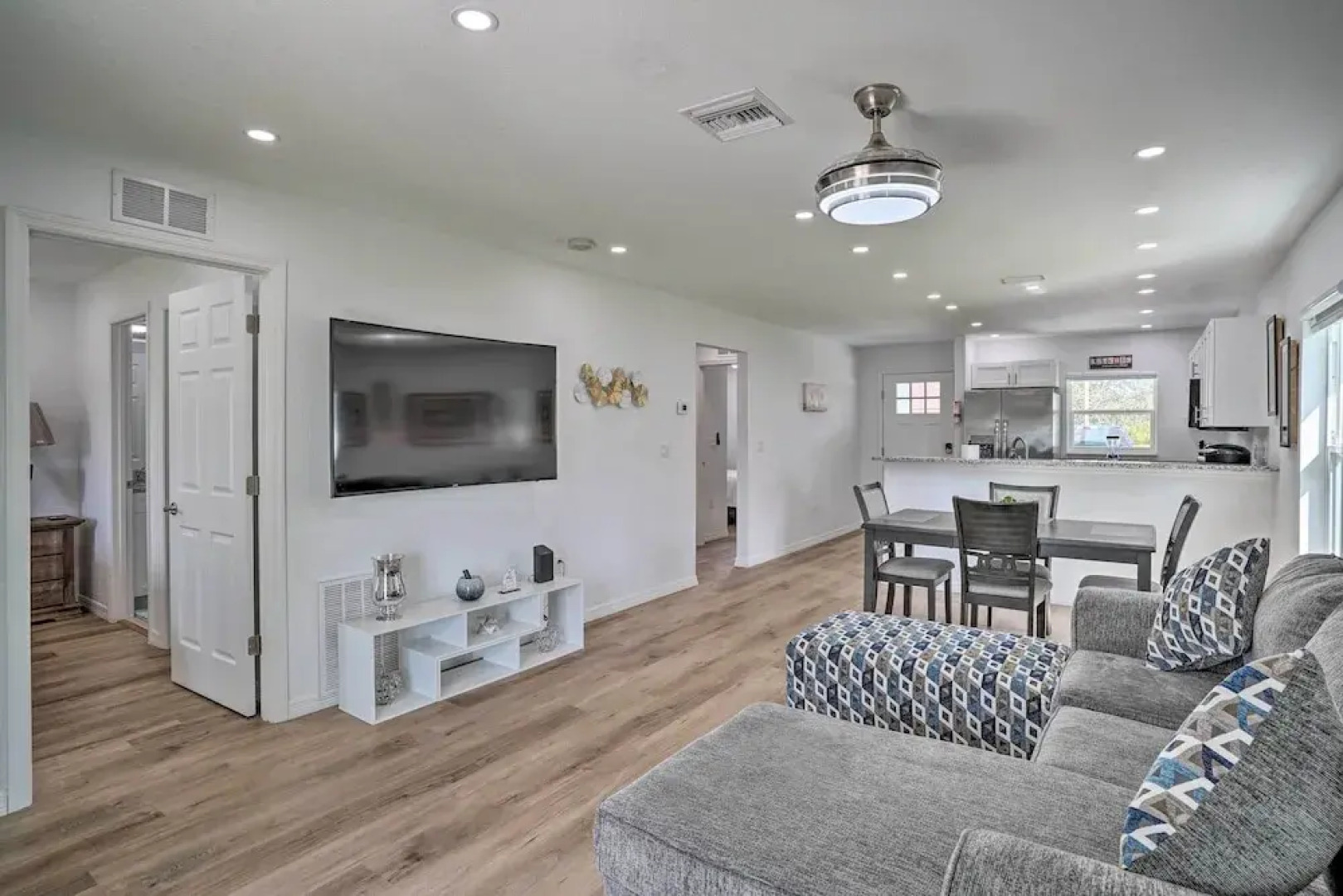 Hot Tub & Fenced Yard: Home in Sebring