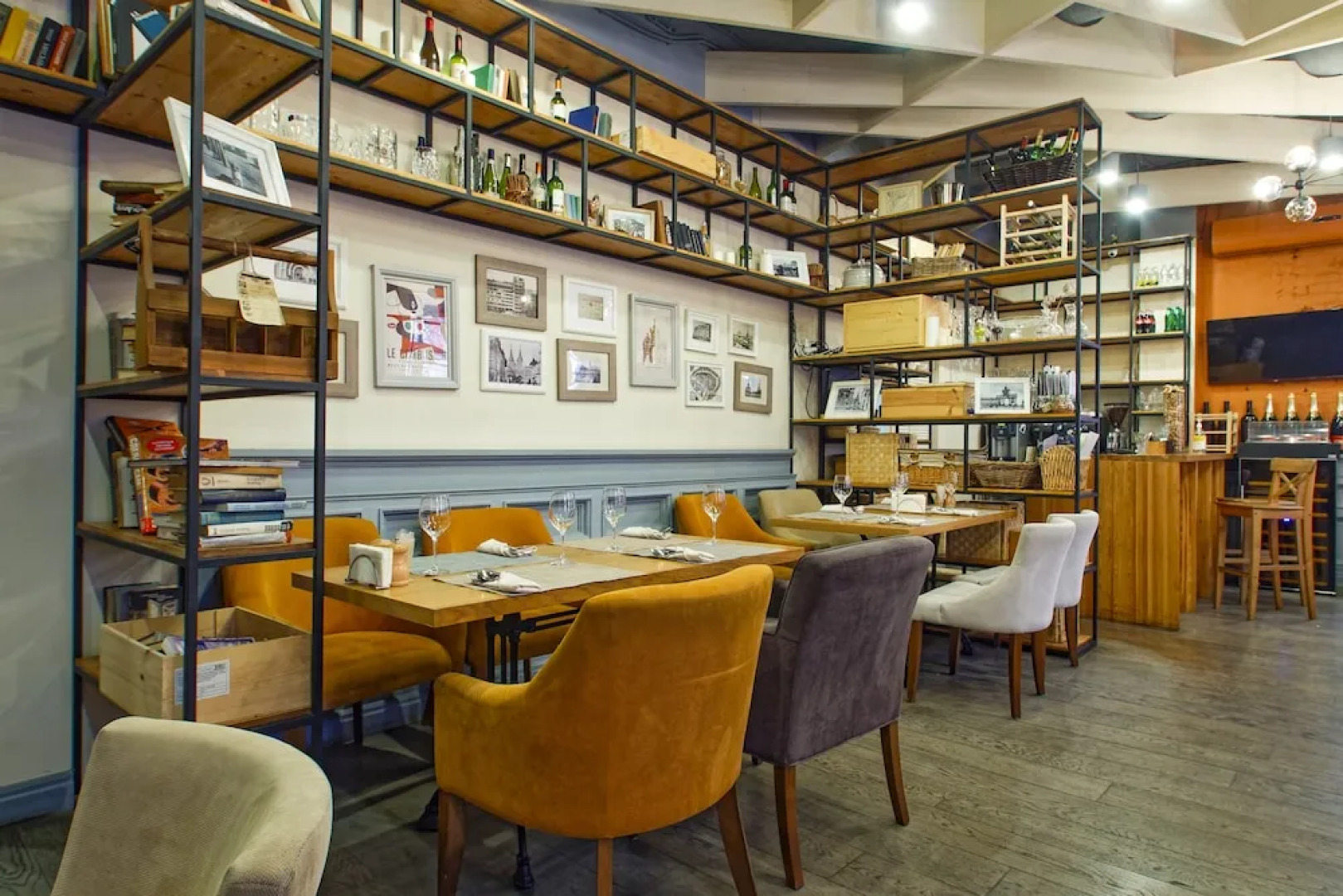 MINIMA Красные ворота