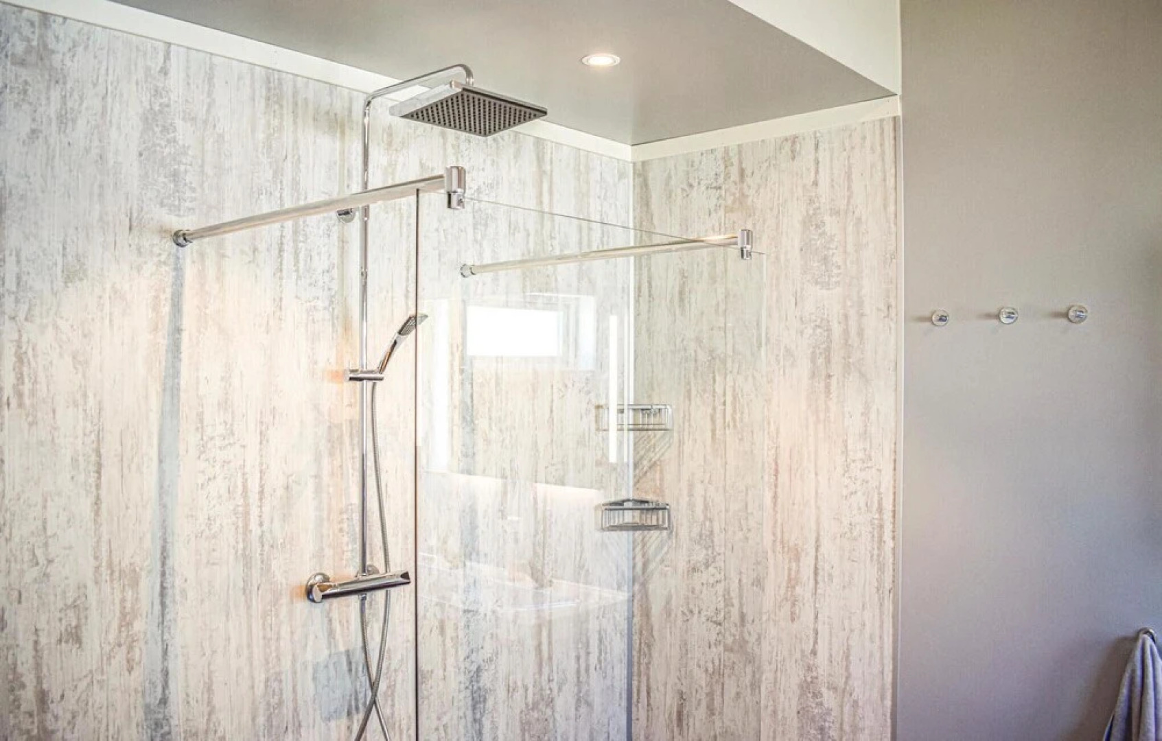 Nice Home in Etne With 5 Bedrooms and Wifi