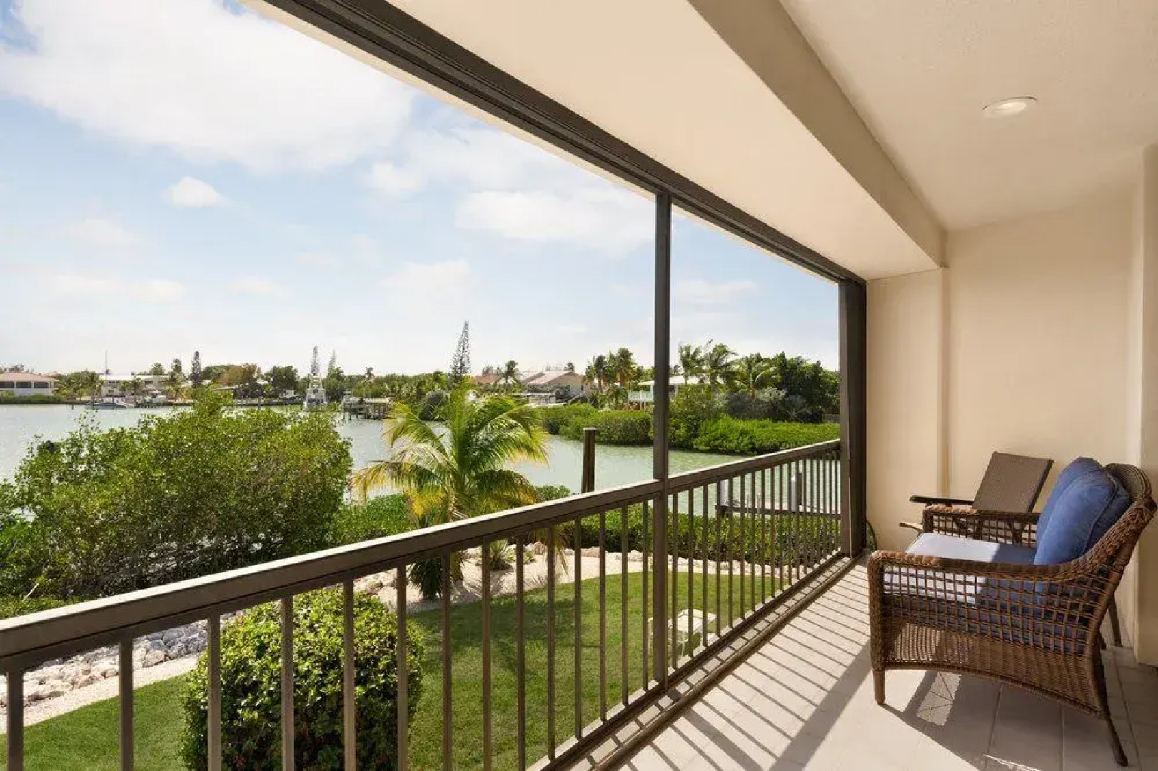 mi casa de Copa D'oro by RedAwning