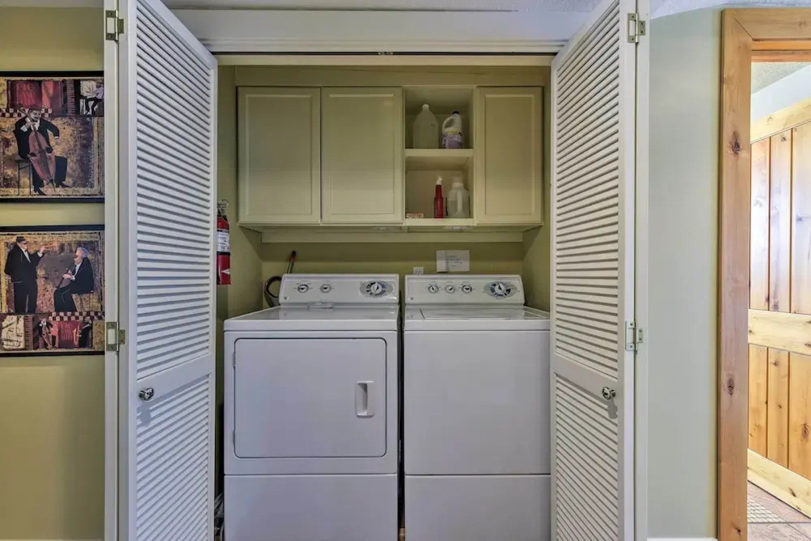 Walkable Downtown Logan Apartment w/ Rooftop Deck