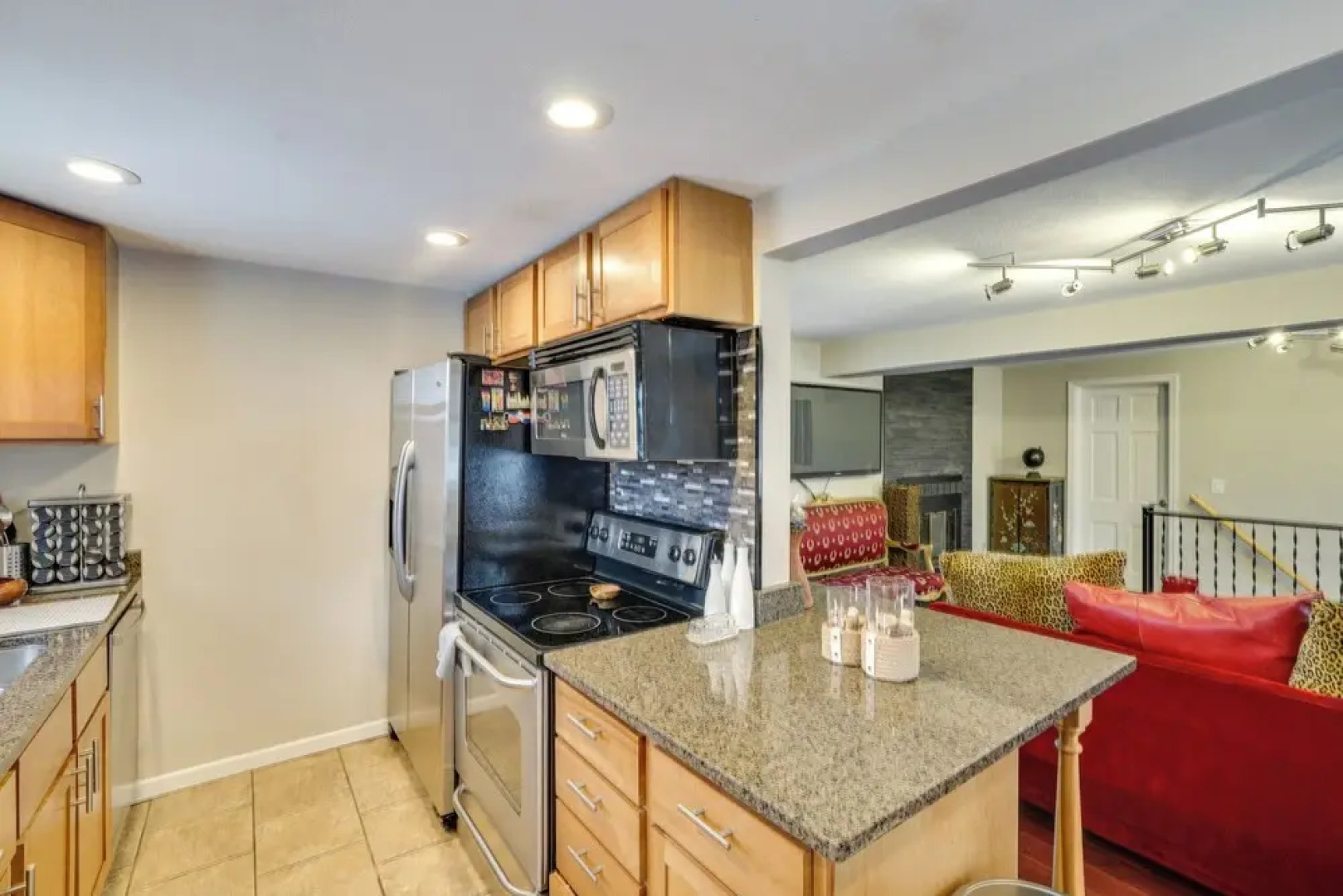 8 Mi to Downtown: Convenient Minneapolis Home