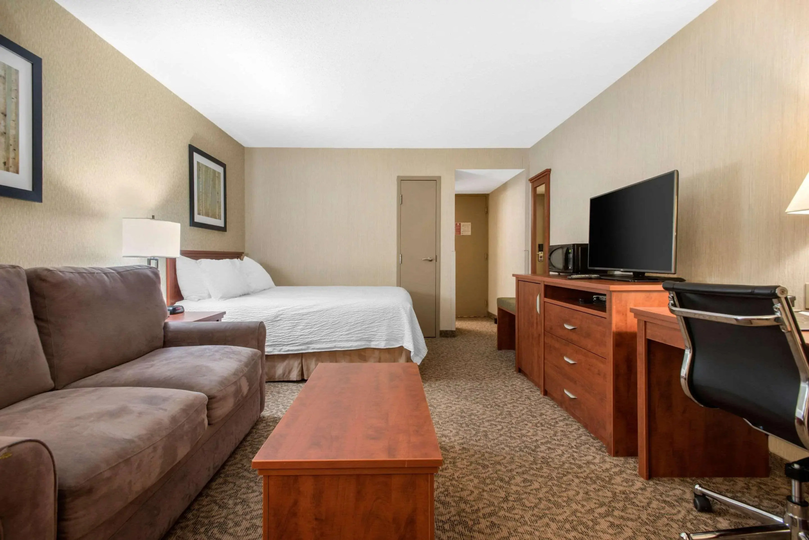 Clarion Hotel & Suites