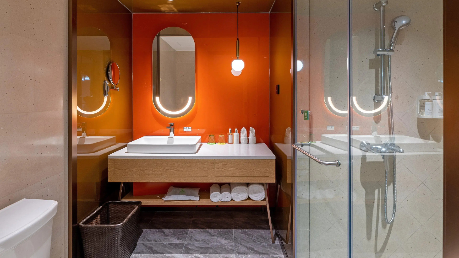 Holiday Inn Chongqing Guanyinqiao by IHG