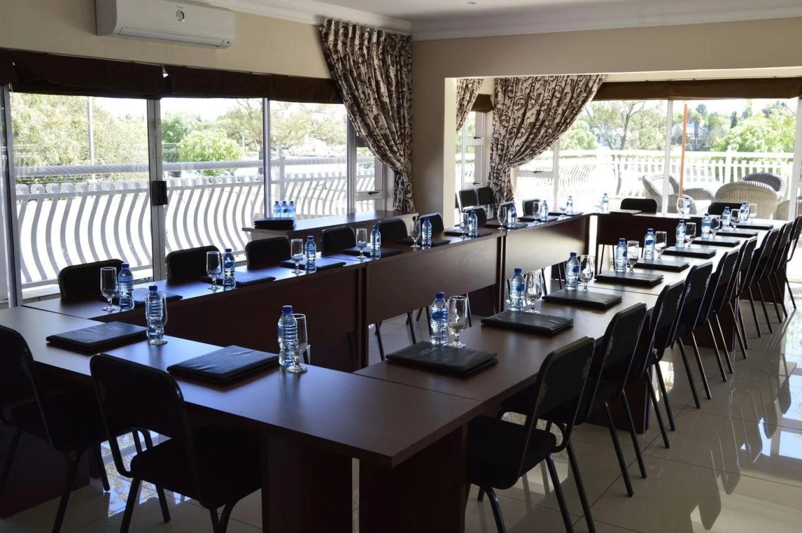 Lakeview Boutique Hotel & Conference Center