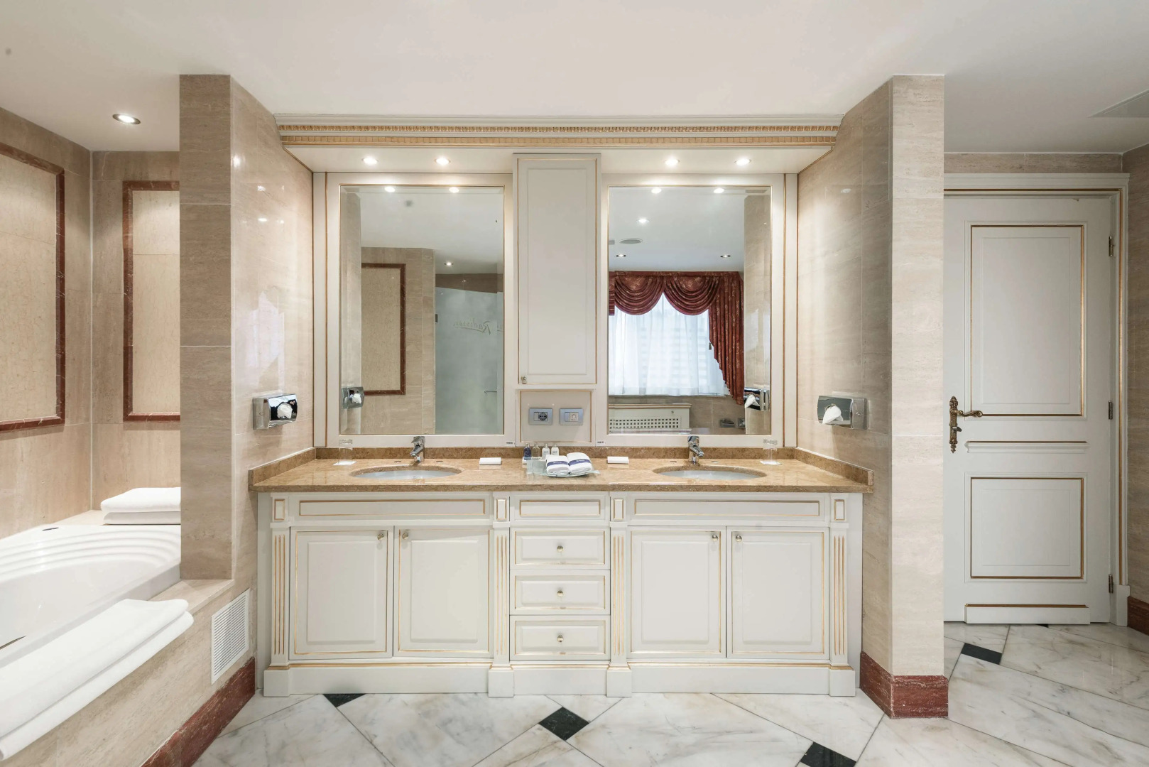 Radisson Hotel, Астана