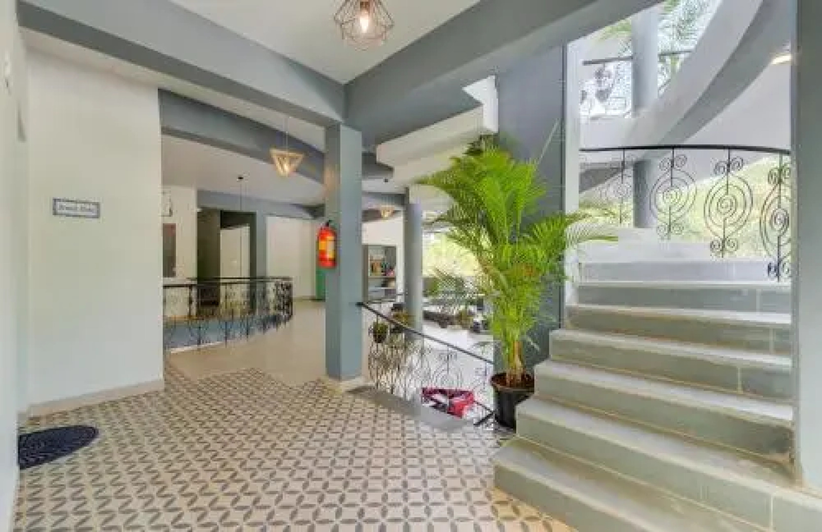 Woke Hostel - Morjim