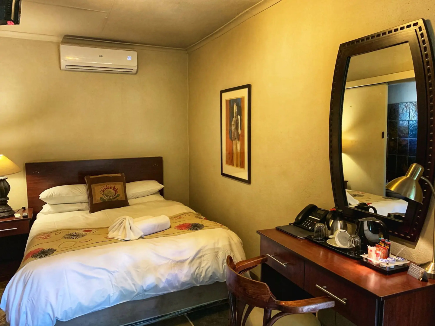 Shangri-La Country Hotel