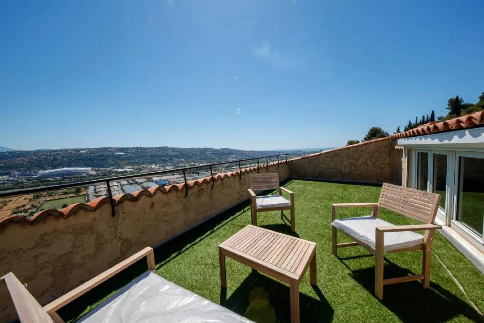 06T - Spacious villa with sea view- pool - jacuzzi-sauna