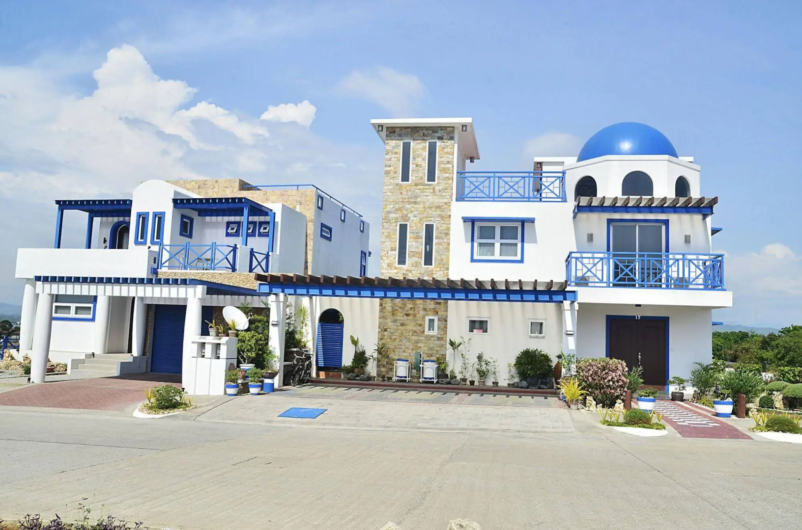 Thunderbird Resorts - Poro Point