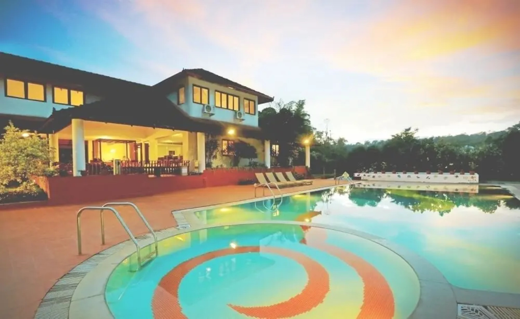 Kadkani Riverside Resort