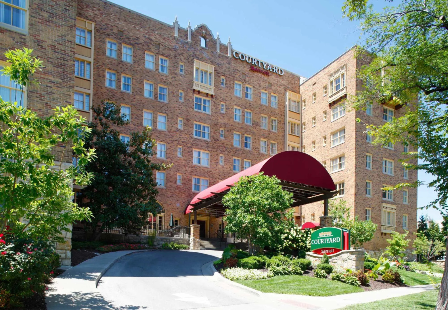 Courtyard by Marriott Kansas City Country Club Plaza