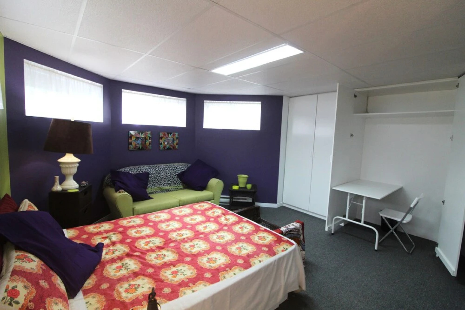 Room in Guest Room - Gandhi Very Large Room Decorated in Indian Style, Office Space and Sofa