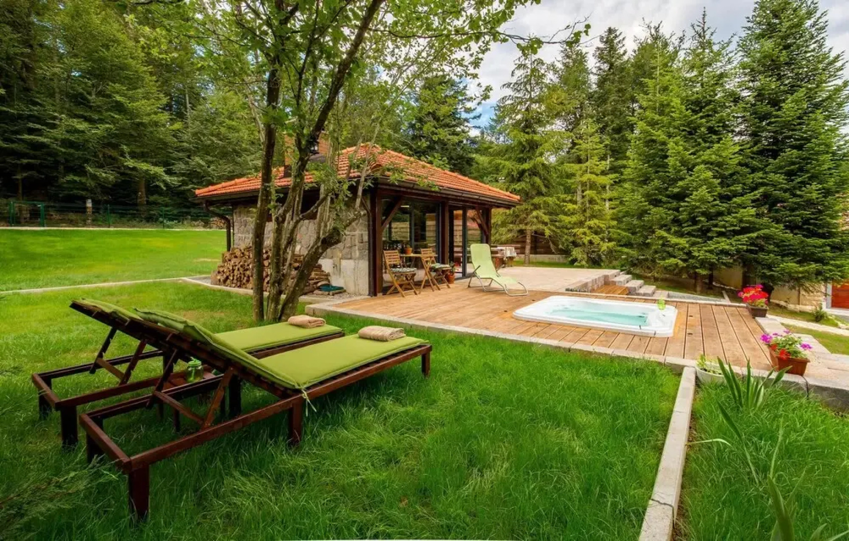 Beautiful Home in Fuzine With Jacuzzi, Wifi and 2 Bedrooms