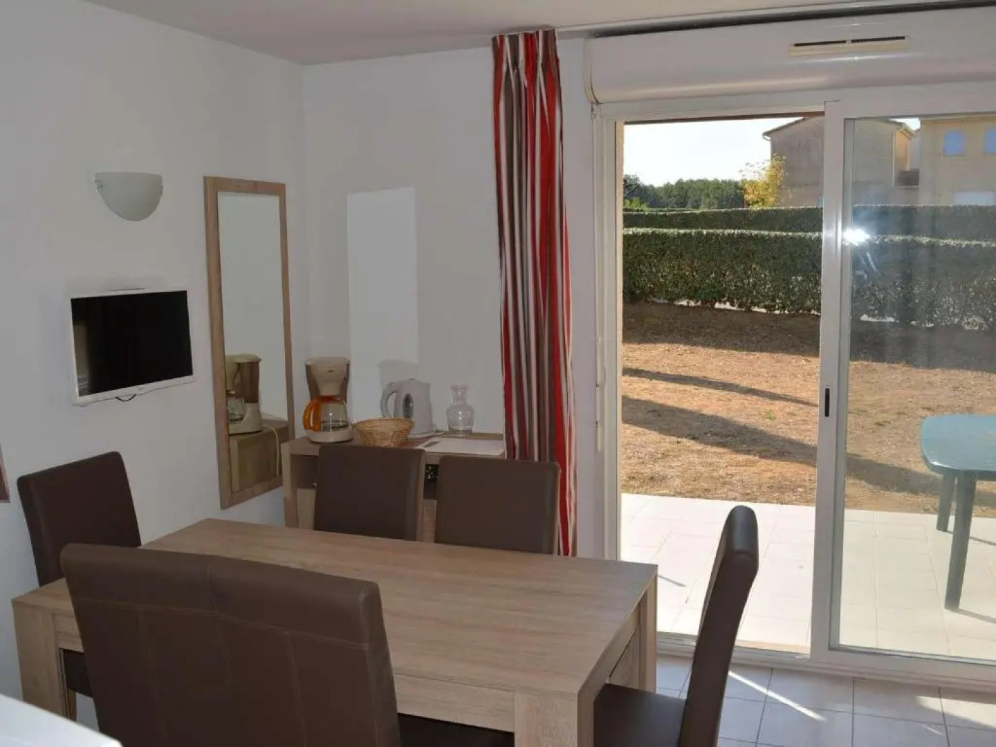 Appartement Salavas, 4 pièces, 8 personnes - FR-1-382-165