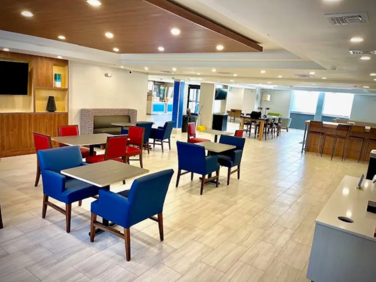 Comfort Inn & Suites