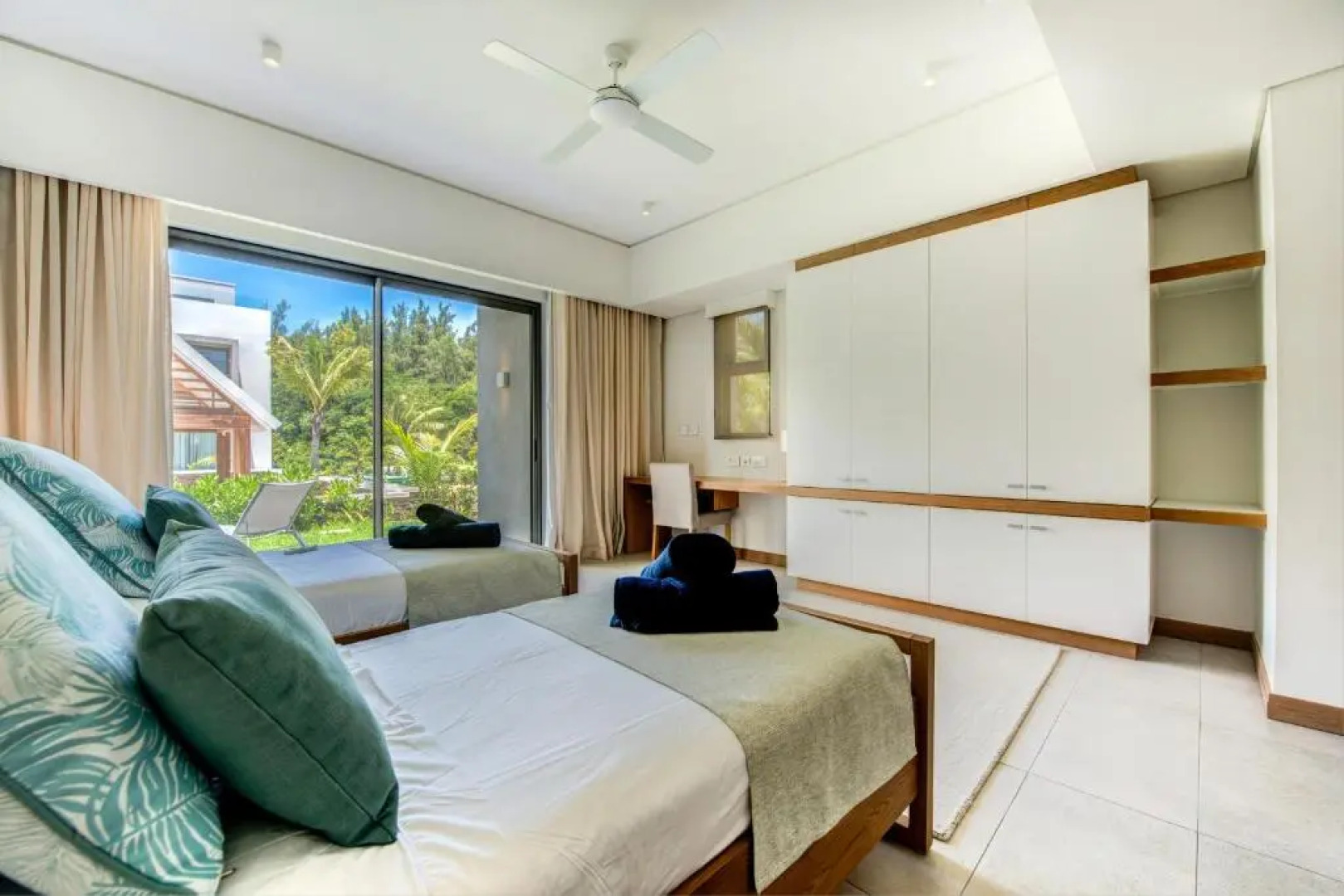 Mont Choisy Le Parc by Pam Golding