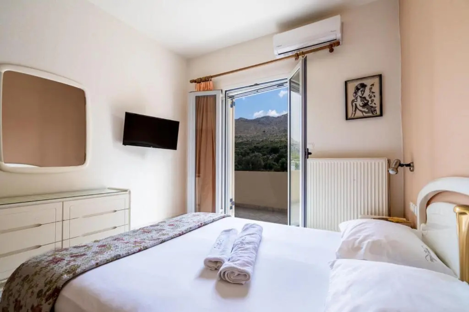 Mamas-Villas (Roussakis)