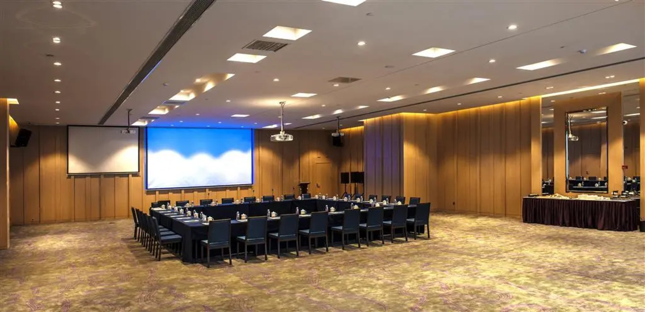 Days Hotel Chuangfacheng(Next to the yongzhou high railway station )