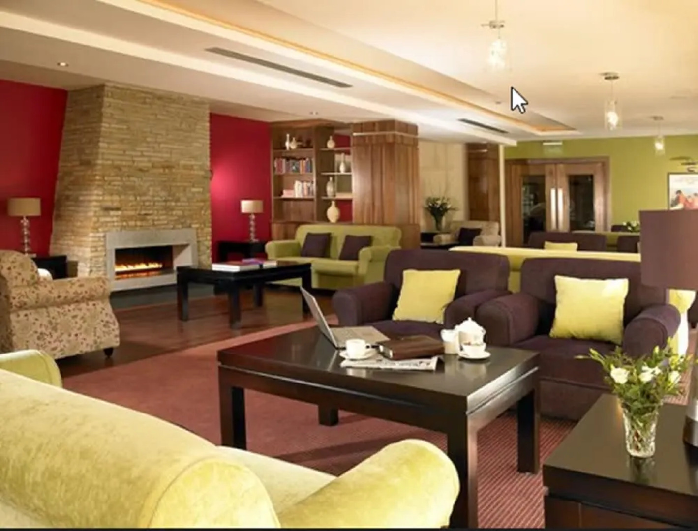 Horse and Jockey Hotel