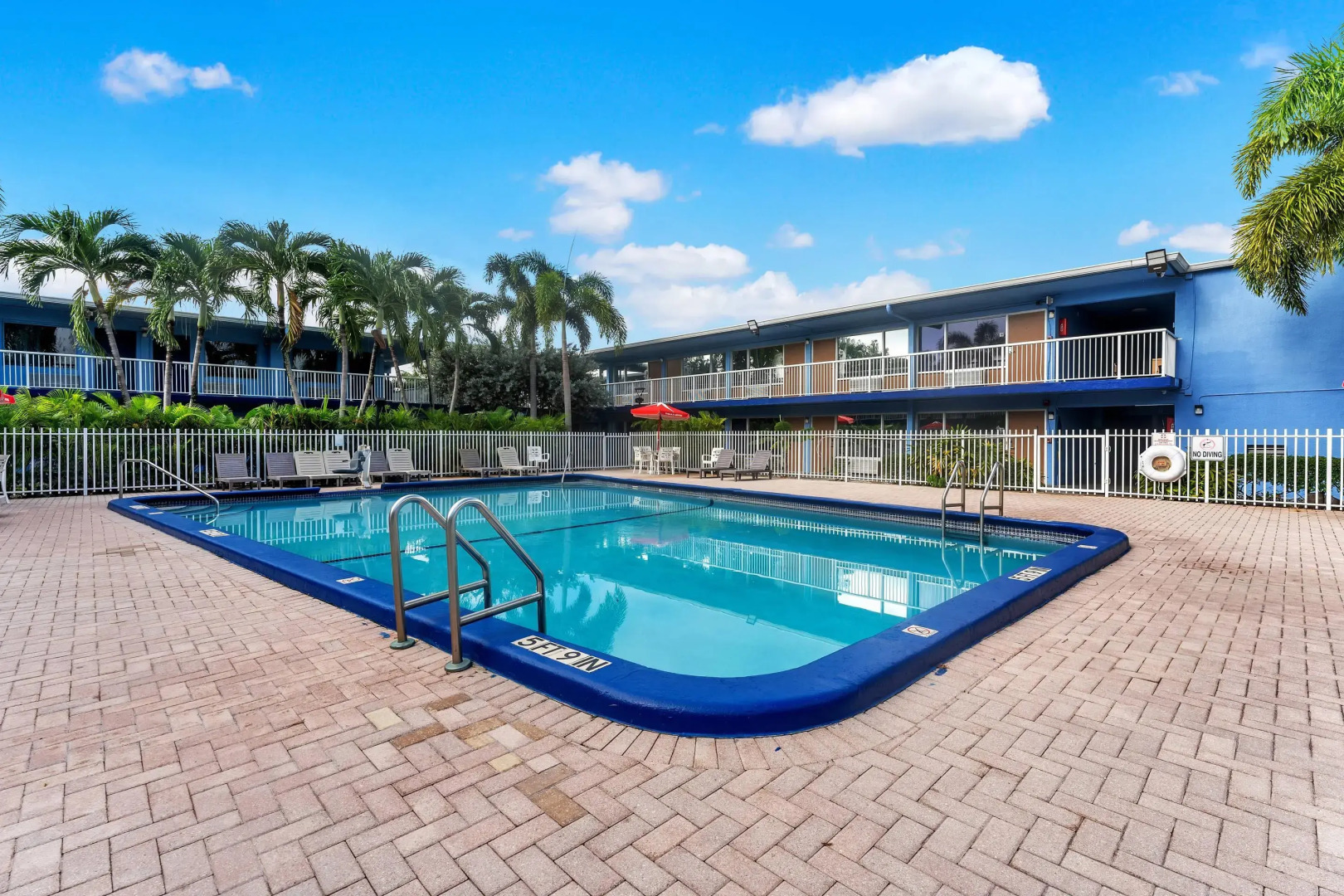 Rodeway Inn & Suites Fort Lauderdale Airport / Cruise Port