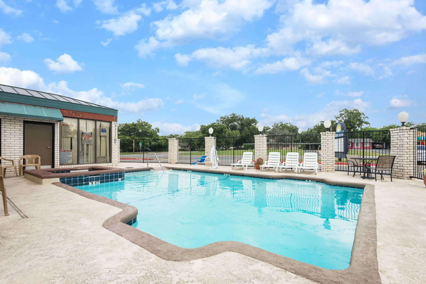 Days Inn by Wyndham New Braunfels