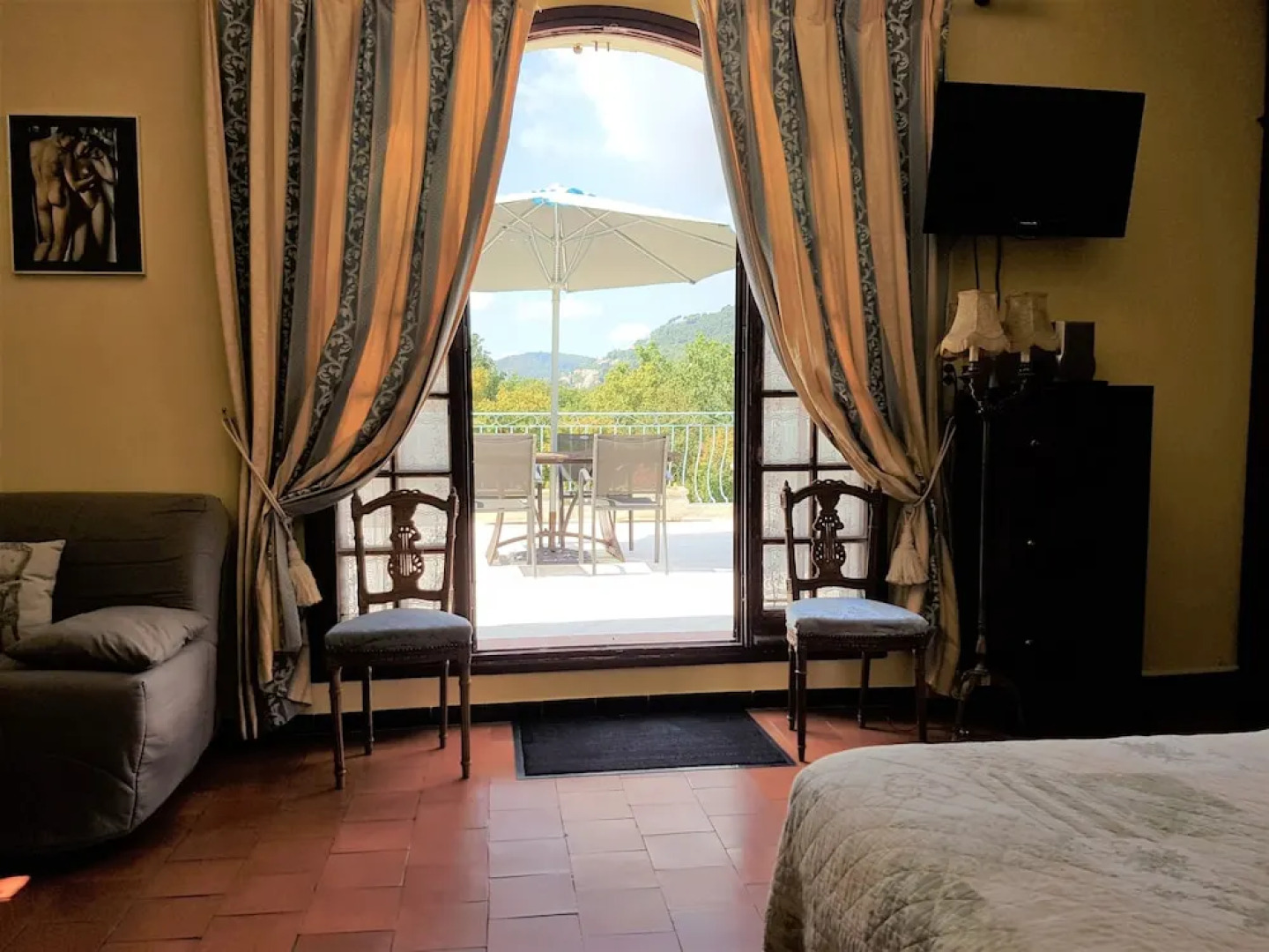 B&B With Charm - Quiet With Kitchen & sw Pool