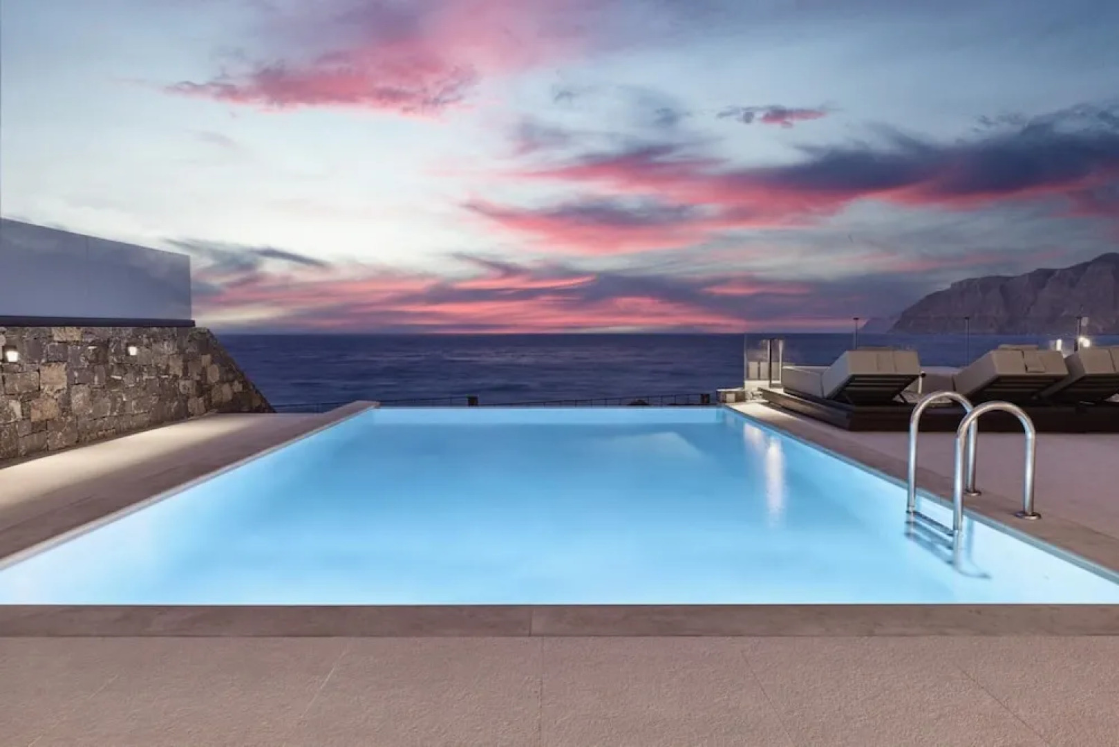 Melitina - Beautiful Waterfront 3 bed Room Villa