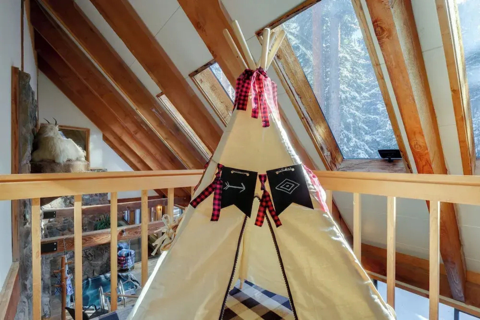 Riverside Colorado Cabin w/ Deck & Hot Tub