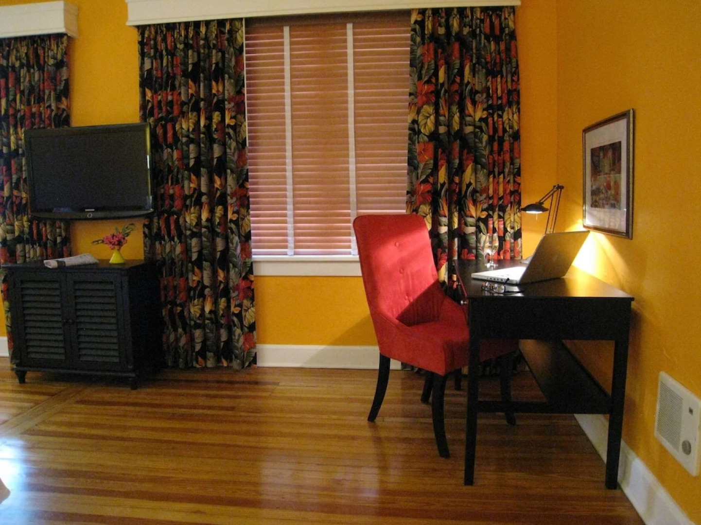 Colony Hotel & Cabaña Club