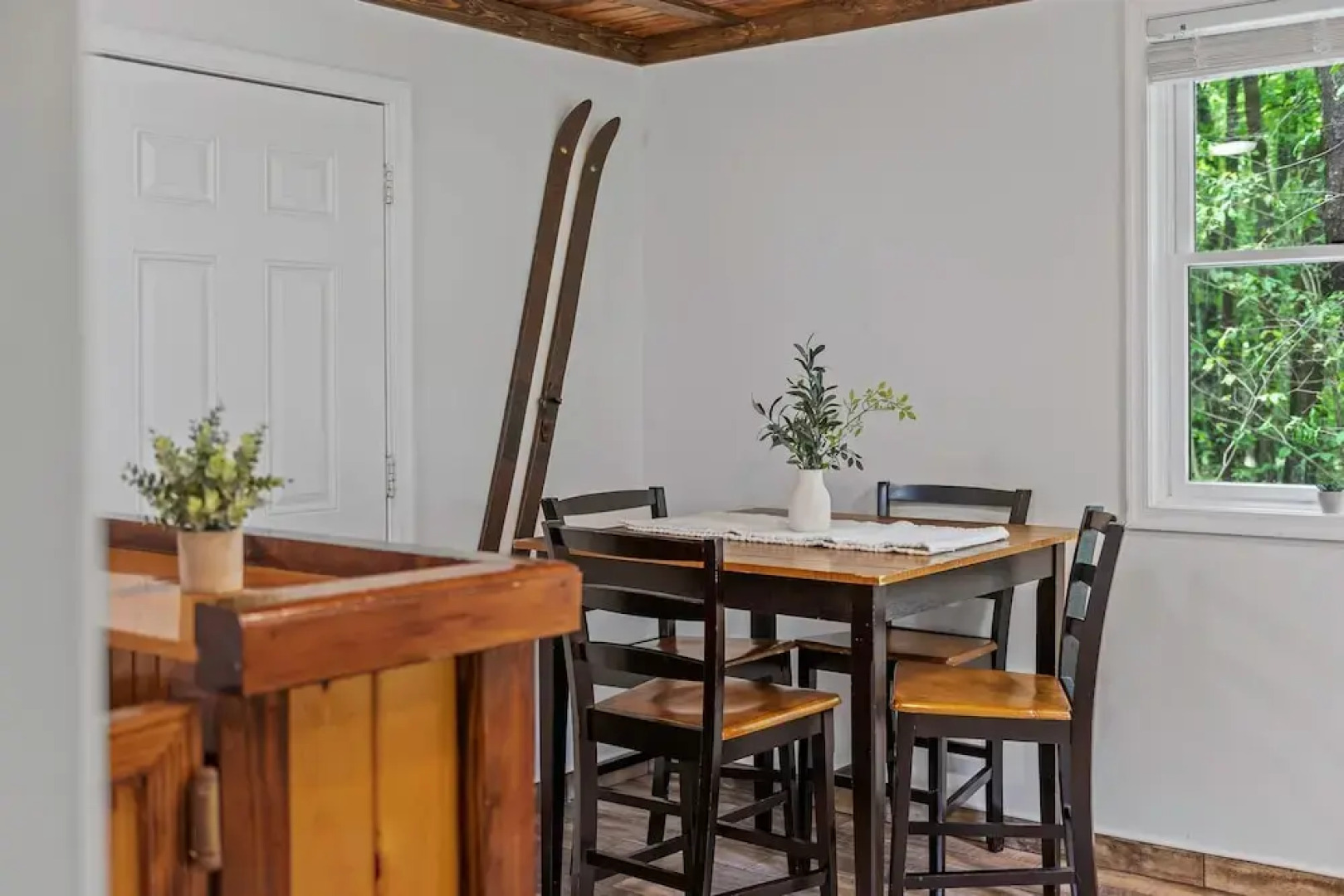 Mountain Must-have by Avantstay Indoor Hot Tub Game Room Fire Pit