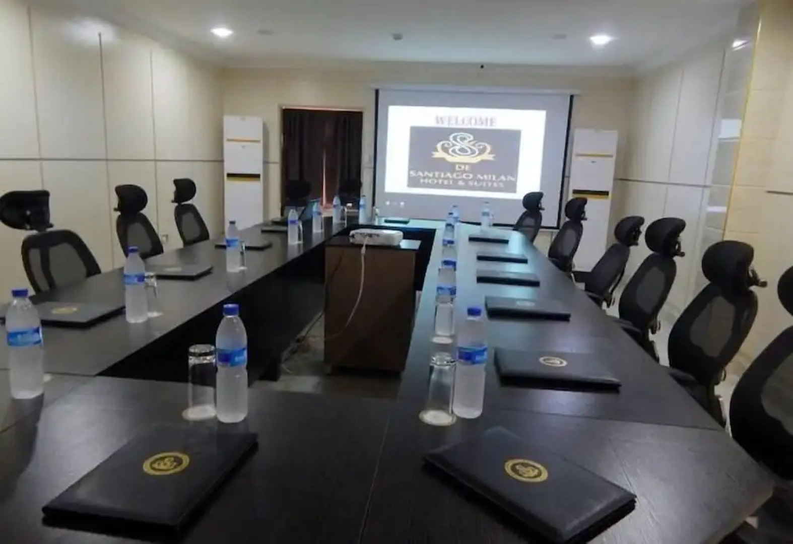 De Santiago Milan Hotel and Suites