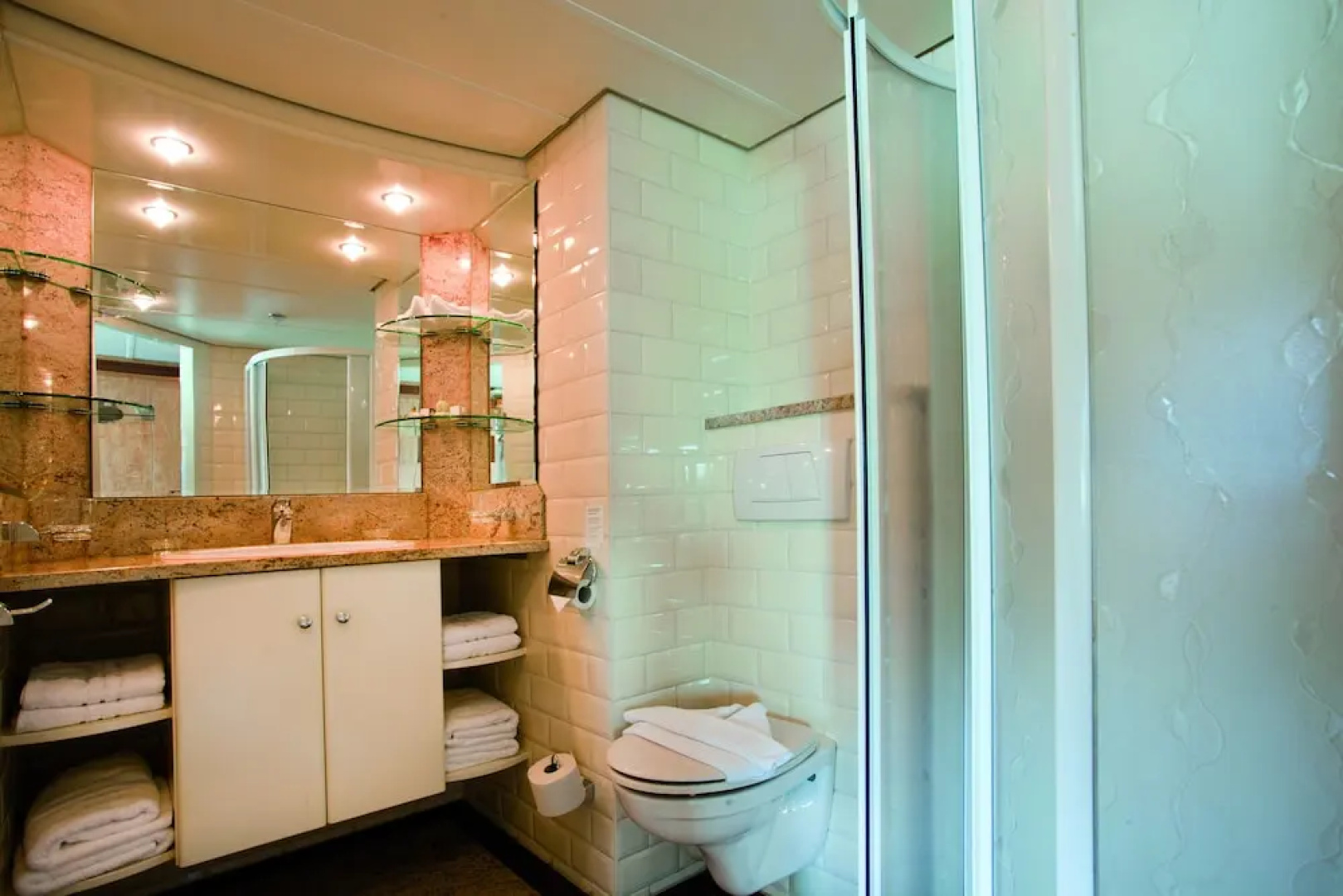 Crossgates Hotelship 3 Star Hafen Neuss