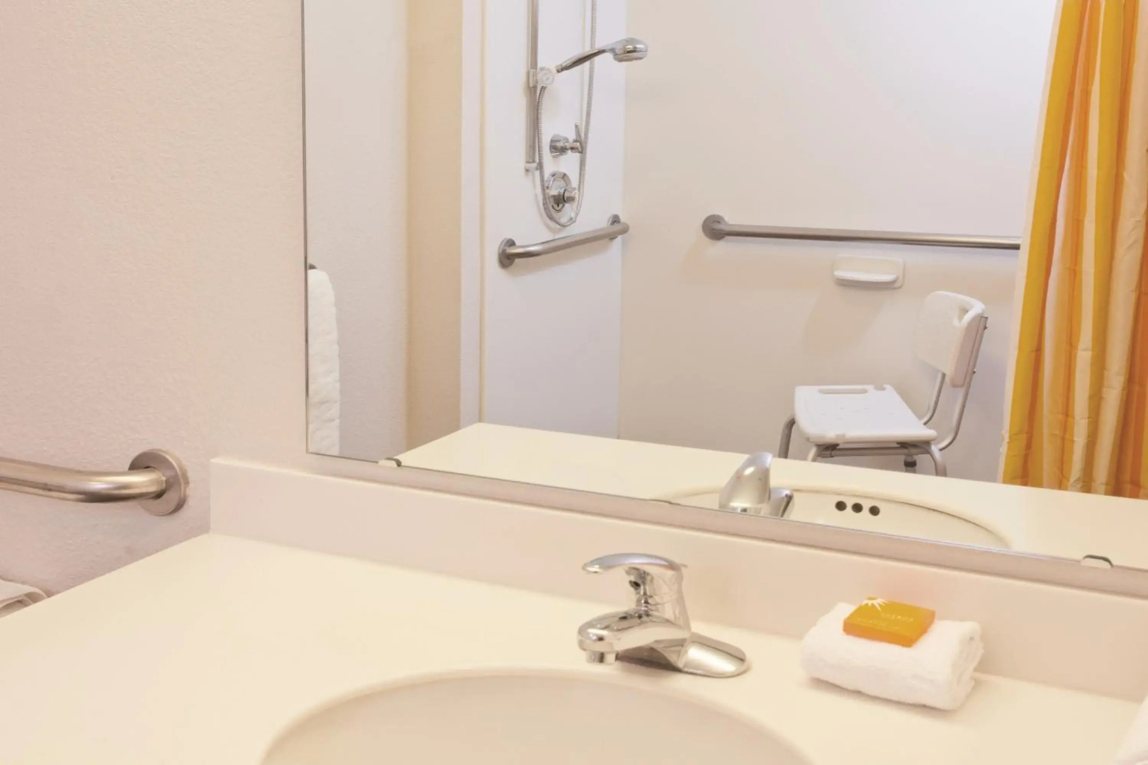 Super 8 by Wyndham South Holland