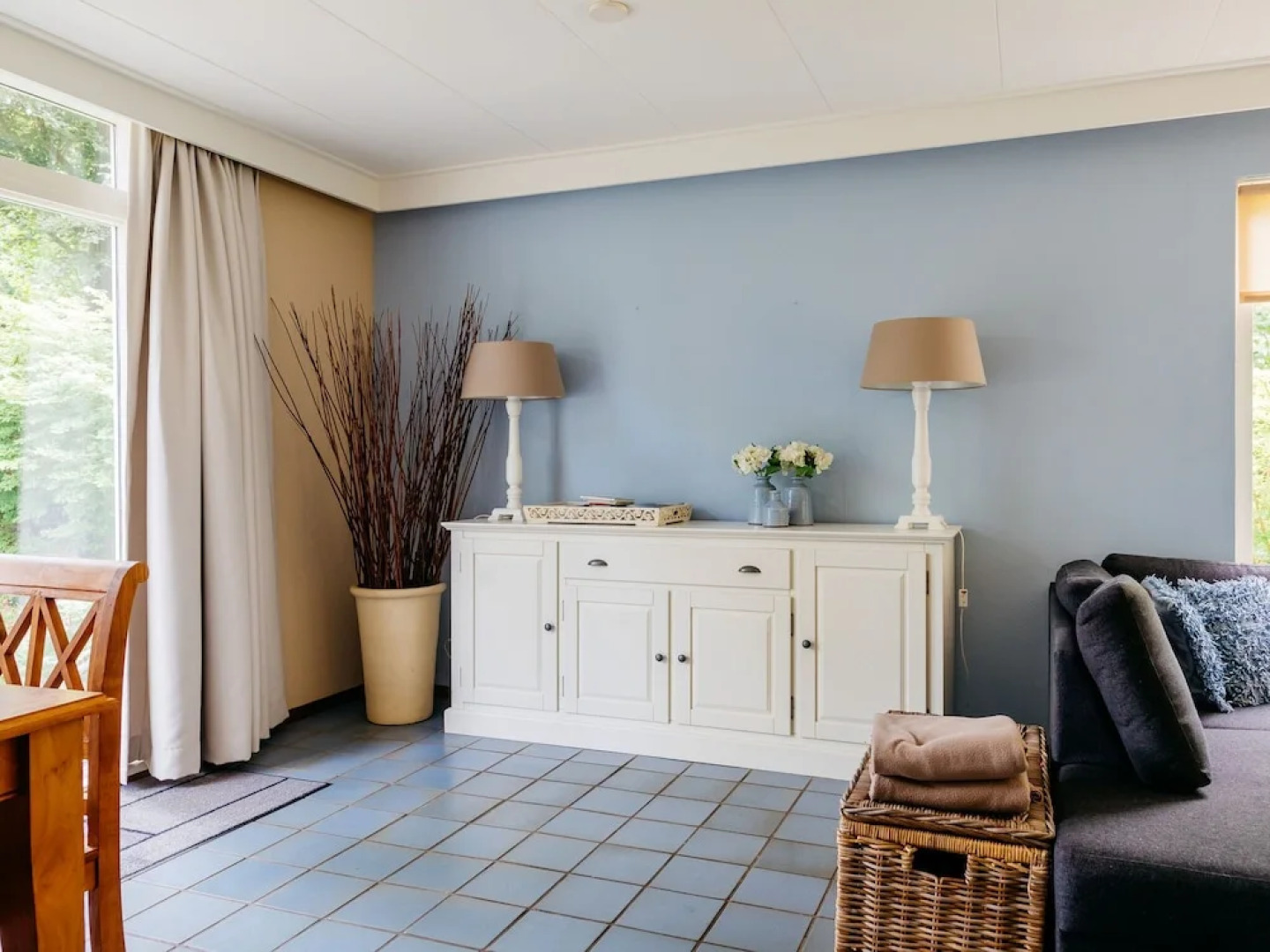 Charming Holiday Home in Burgh-Haamstede near Beach