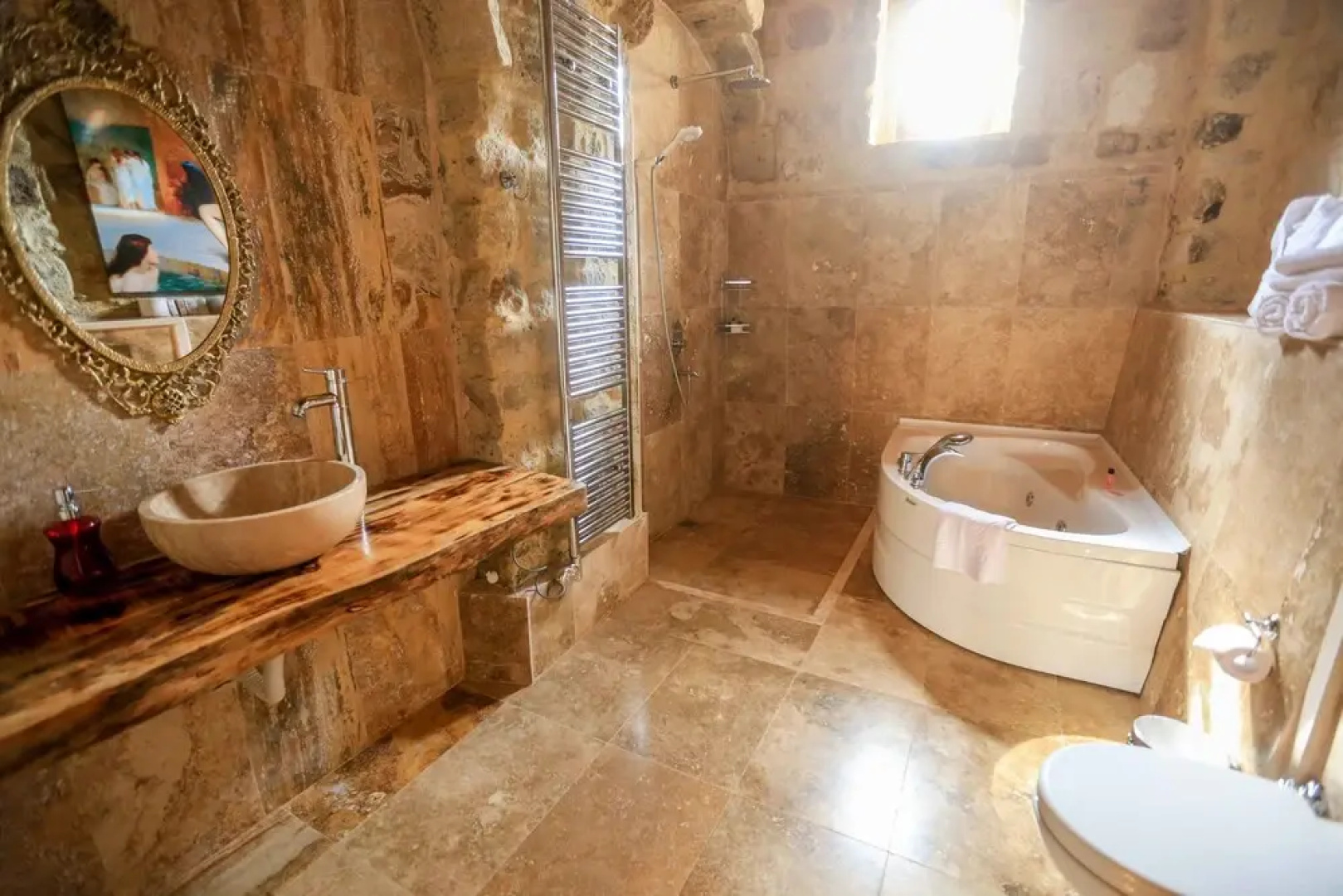 Abu Hayat Cave Suites
