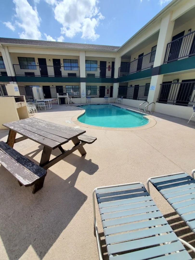 Americas Best Value Inn & Suites Raymondville