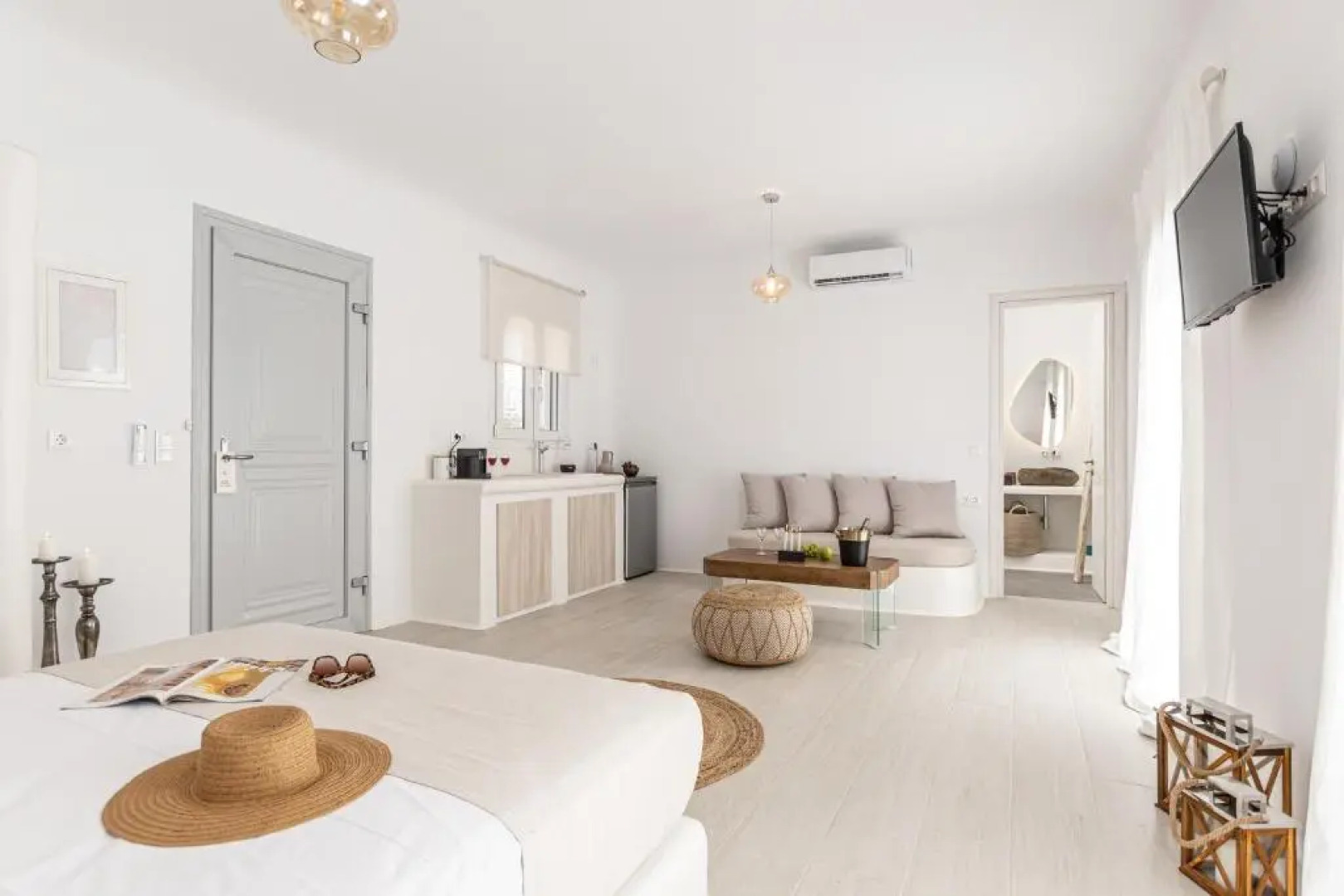 Ariadne's Crown Suites