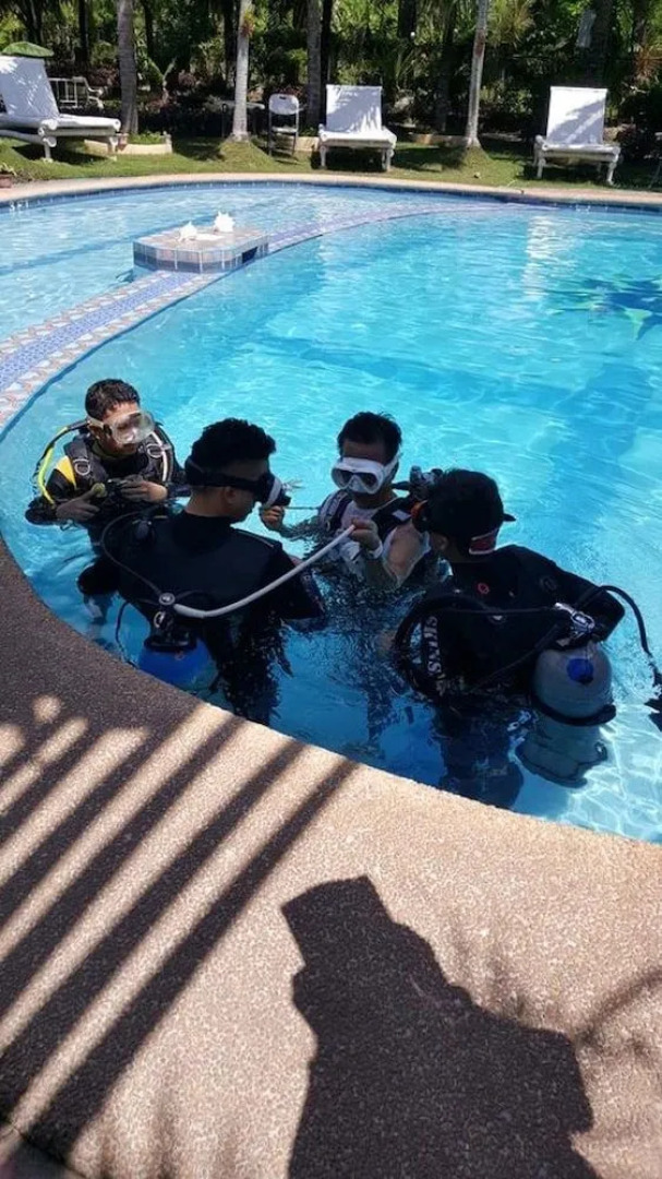 Dumaguete Snowman Resort and Dive Center